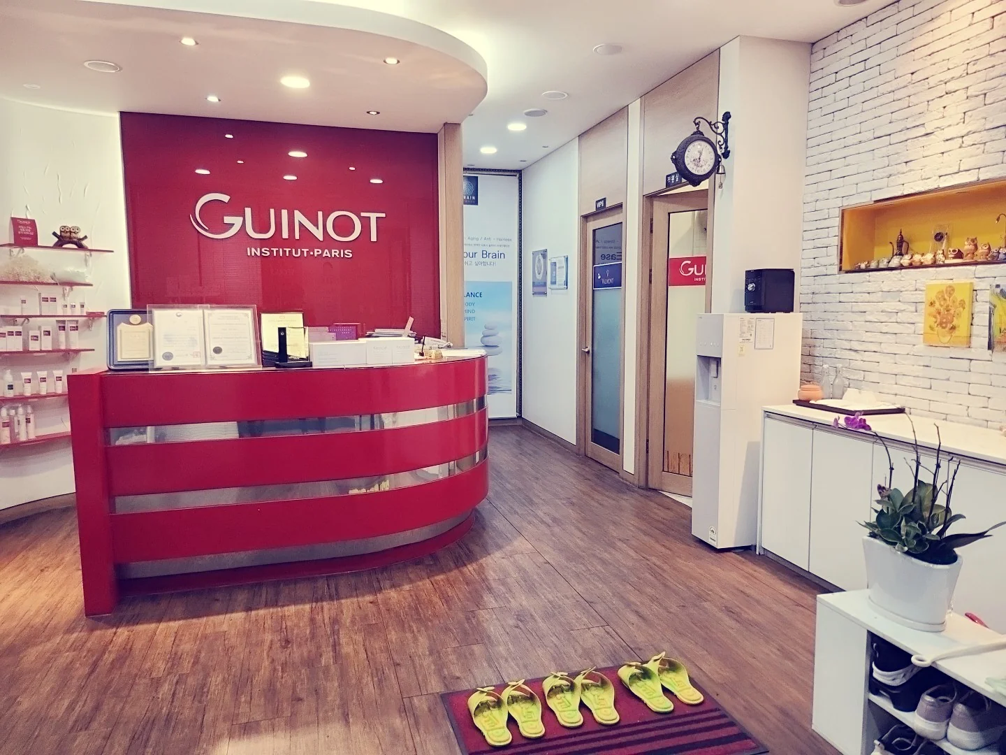 기노스킨앤바디 GUINOT 리셉션 데스크
